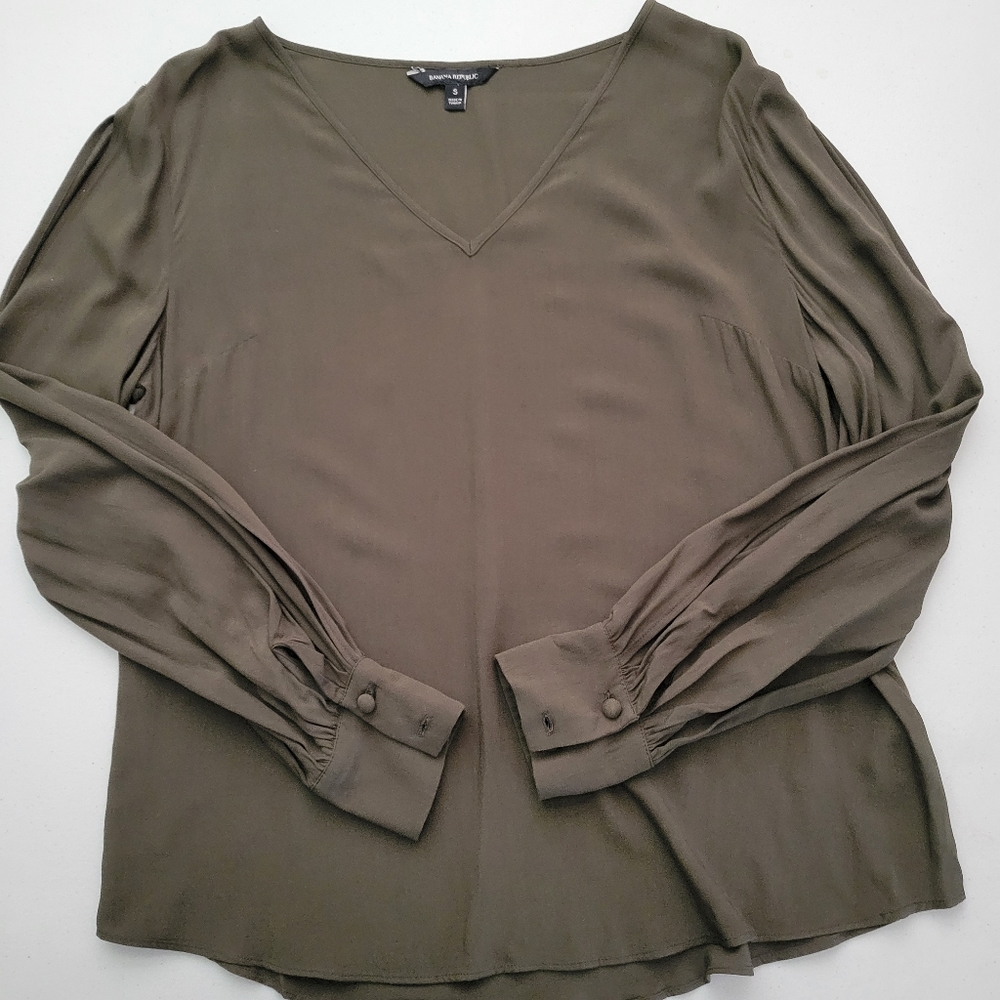 Olive V-neck long sleeve boluse